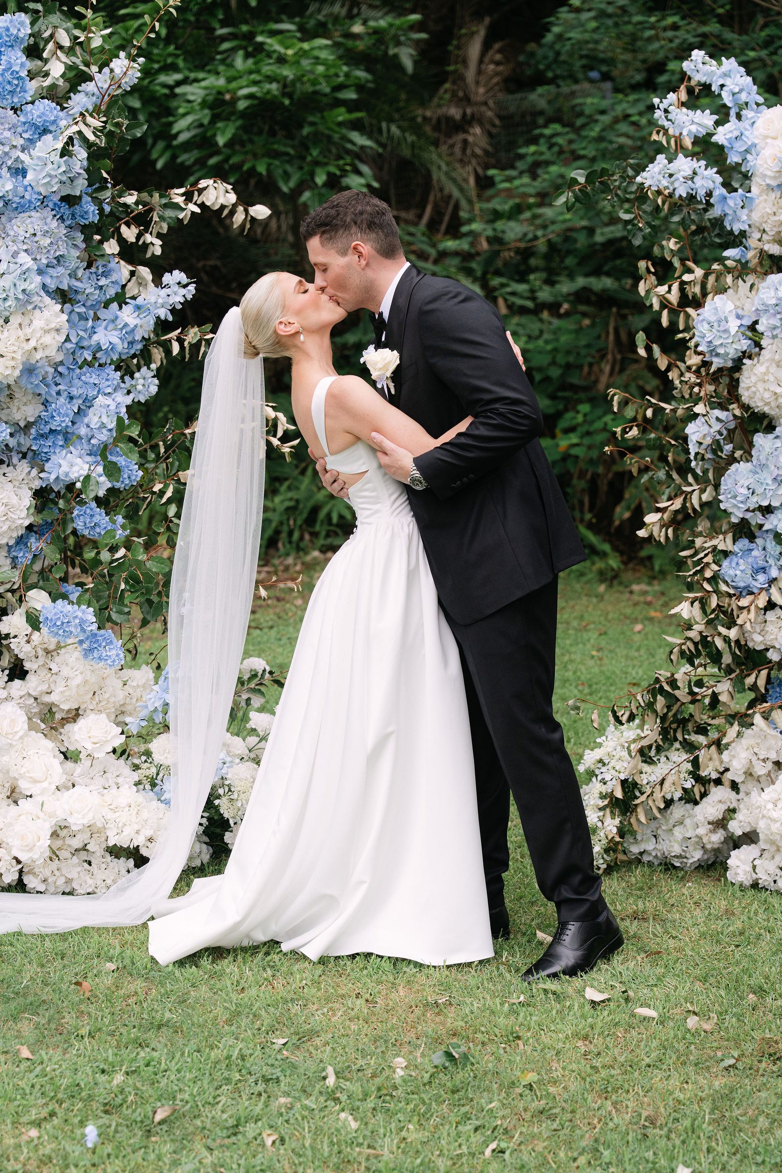 Lawsen & Hollie wedding at Headland Weddings