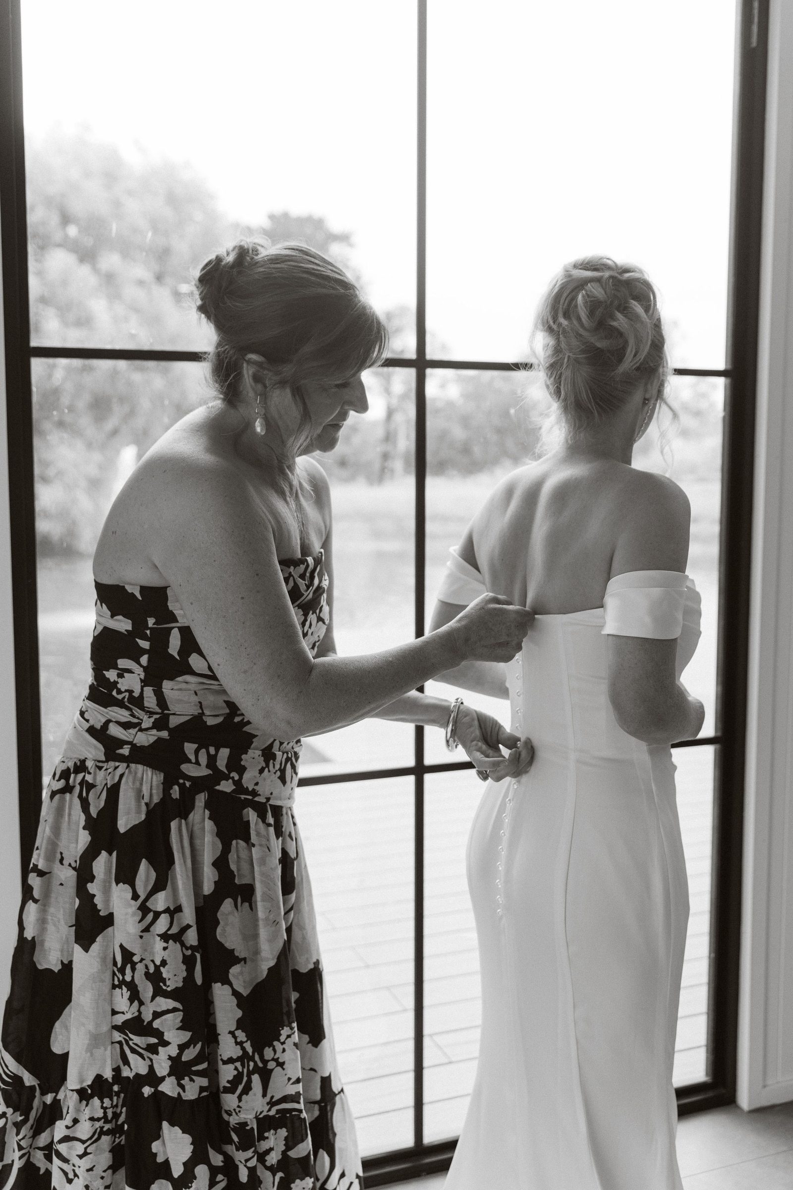 Ned & Maddie wedding at Montrose House